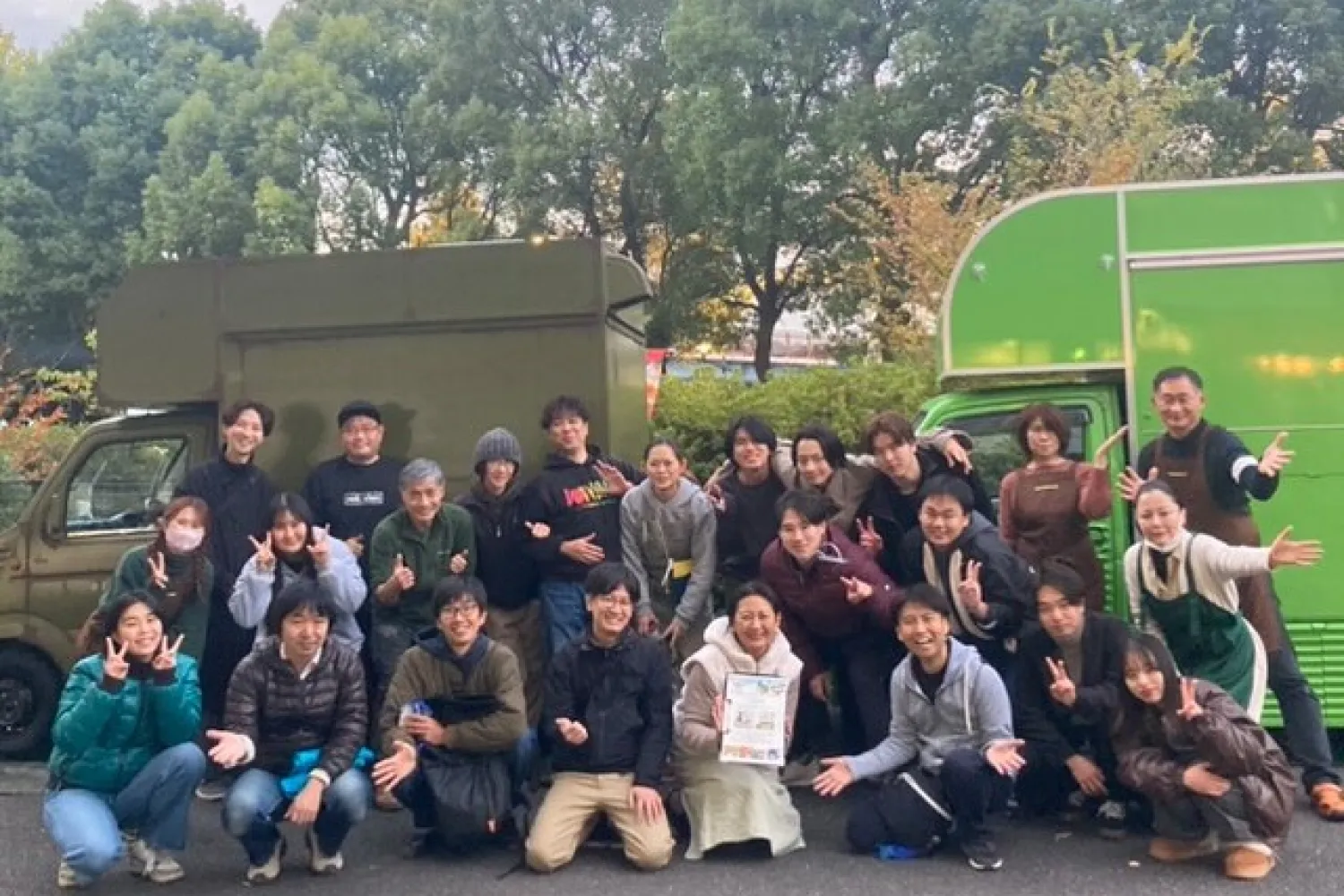 高島平キッチンカーコミュニティと、その支援活動を行う団体のメンバー