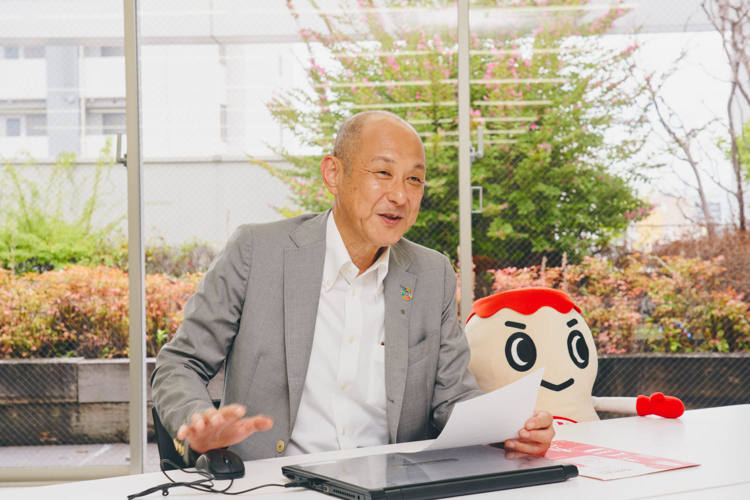 ヤクルトと見守りを通して、地域の人々の健康を支えたいと語る松本さん