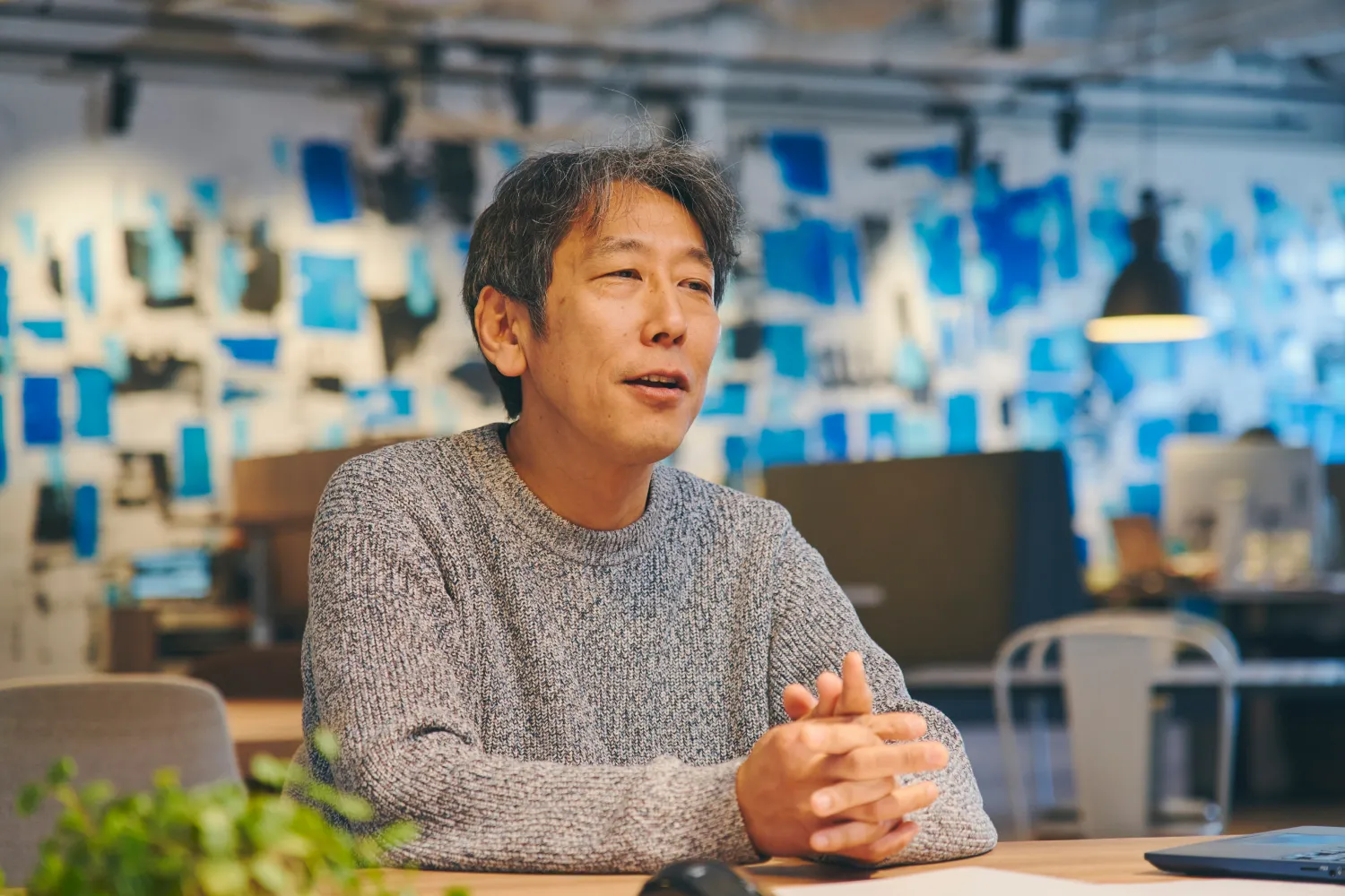 機構部品の開発を通し、「動き」で貢献することへの想いを語る吉川さん