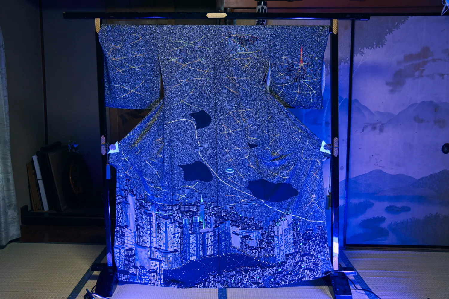 「江戸小紋絵羽『新宿夜景』」2024年に東京都伝統工芸士会 新作コンクールにて金賞受賞